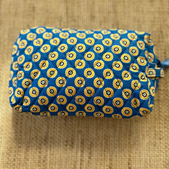 Vera Bradley Riviera Blue & Yellow Quilted & Lined Cosmetic Pouch. - Picture 3 of 6